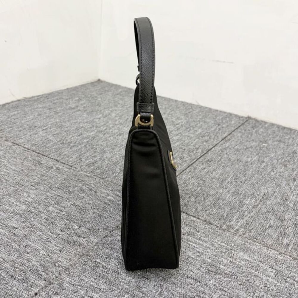 Triangle Logo Re-edition Nylon Saffiano Shoulder Mini Bag - Picture 4 of 10